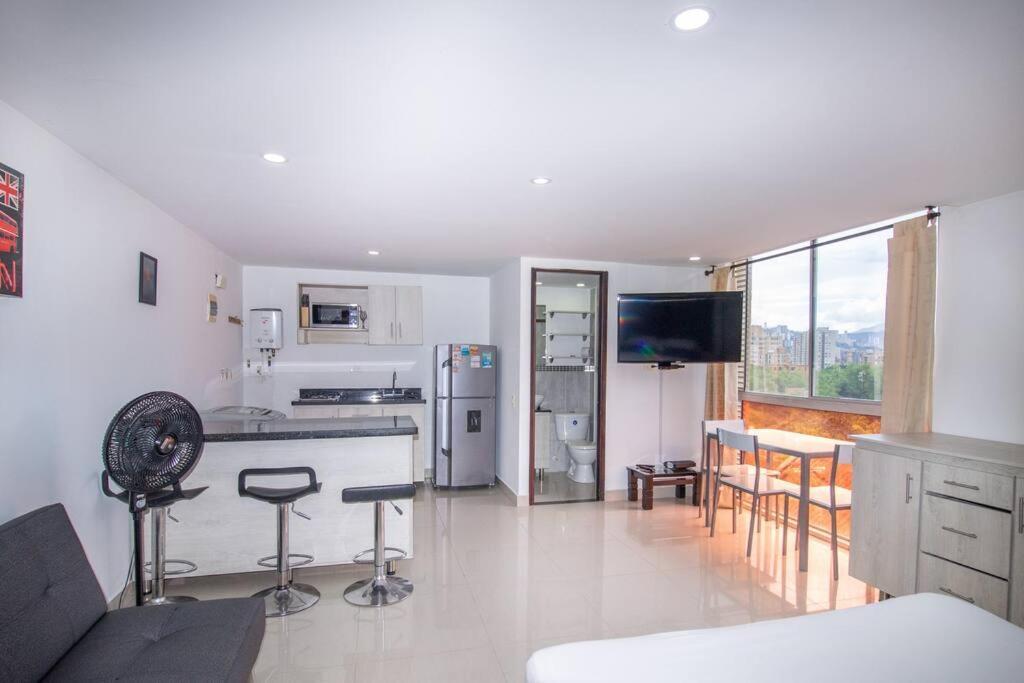 Close To The Santa Fe Mall In Poblado 207 Medellín