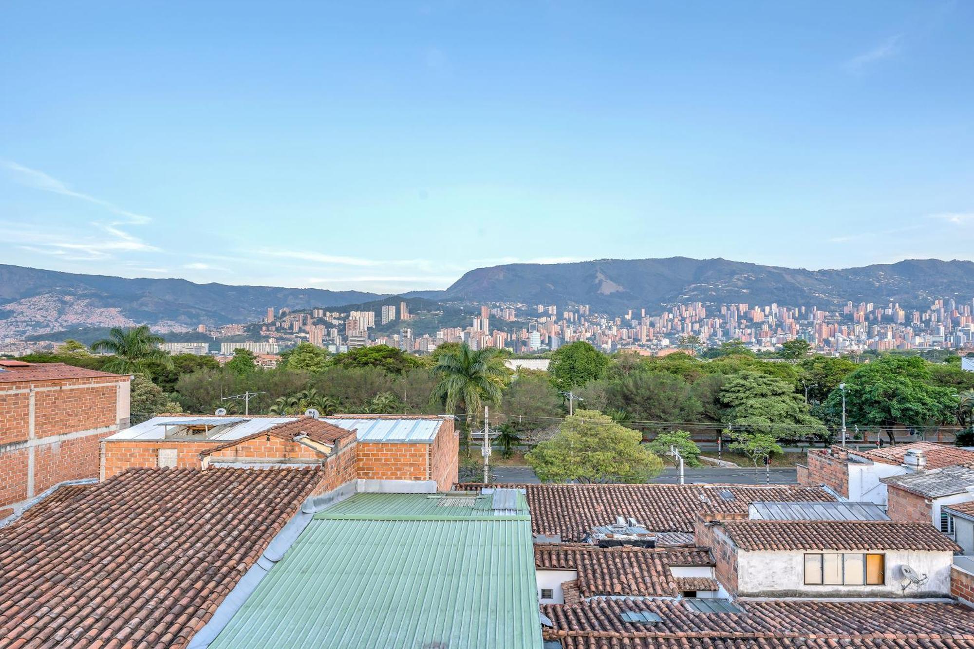 Medellin- Cerca Al Poblado - 301 Medellin