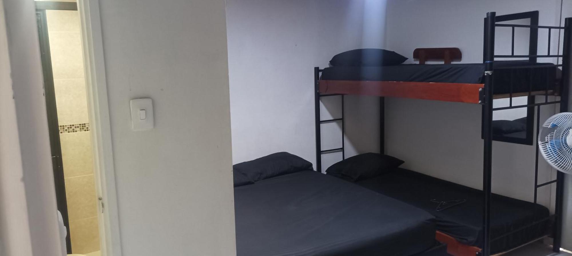 Pensión Hospedaje Cerca Al Estadio Y La 70 Medellín