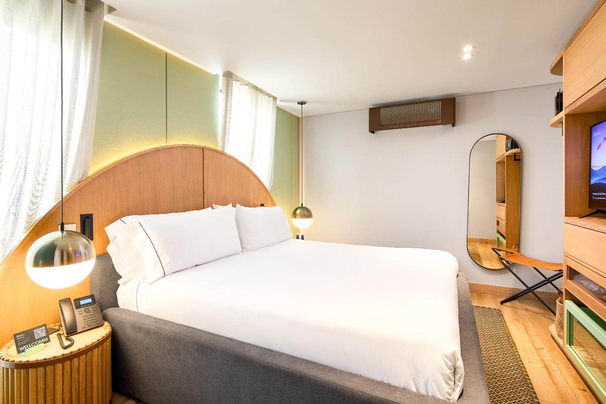 Hotel Wellcomm & 4*