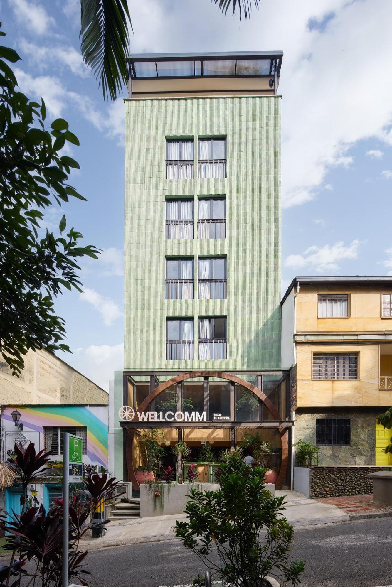 Wellcomm & Hotel 4*
