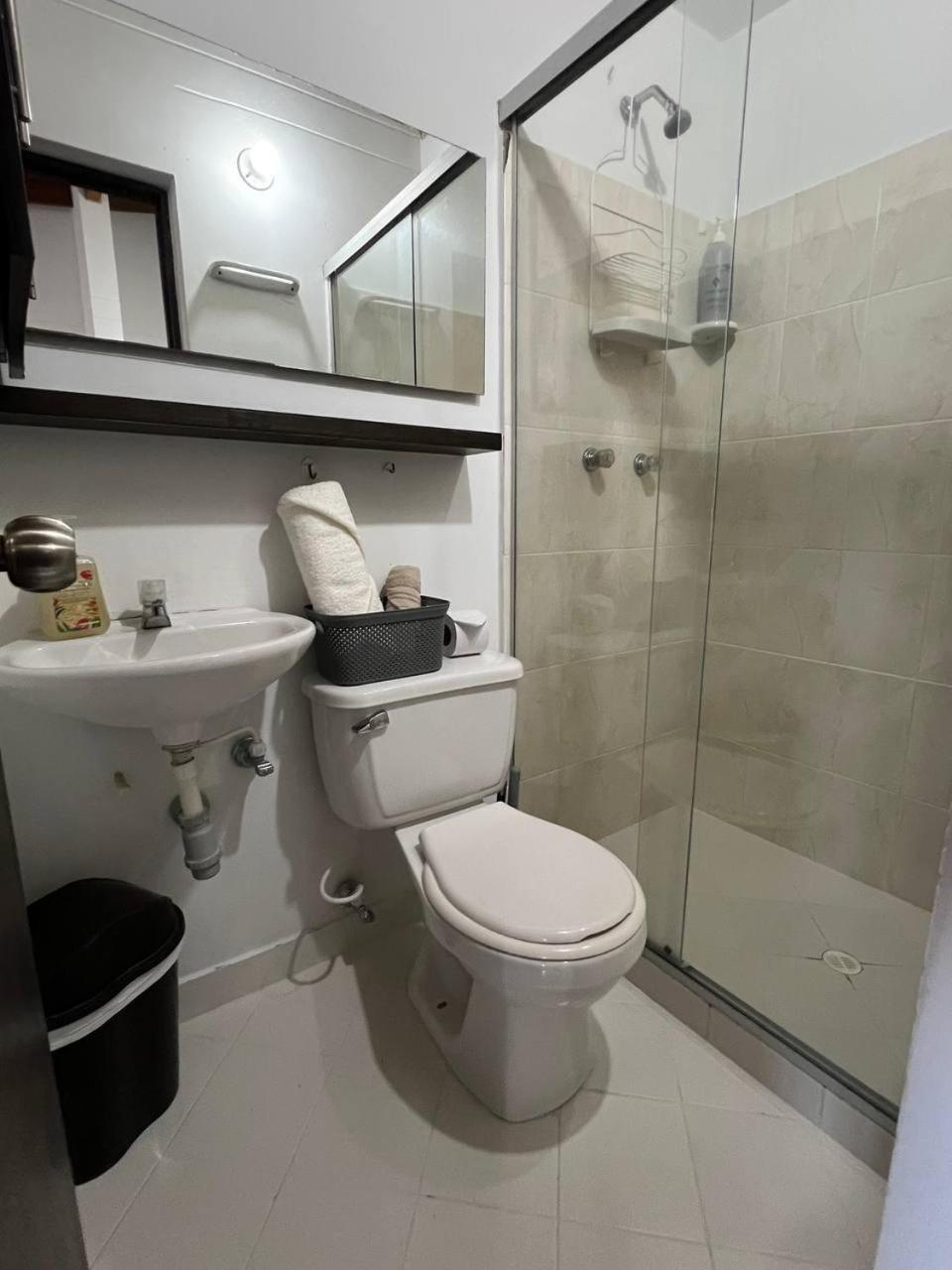 Beautiful Top Floor Studio In Downtown *