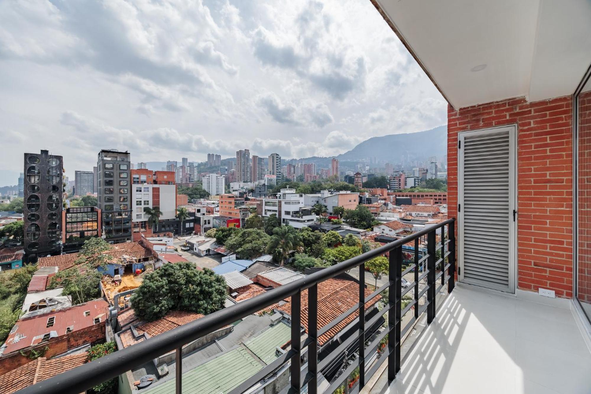 Orange By Vibra Bonita * Medellín