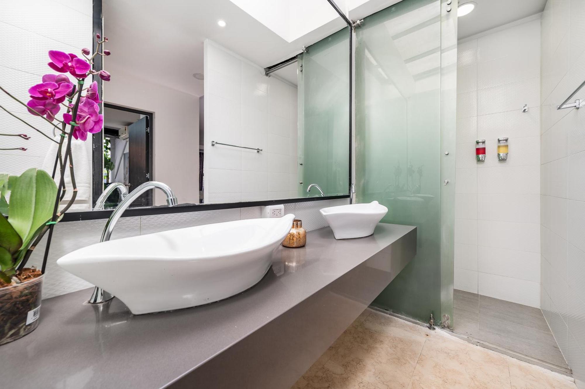 9bdr W Heated Pool & Jacuzzi In Provenza Villa *