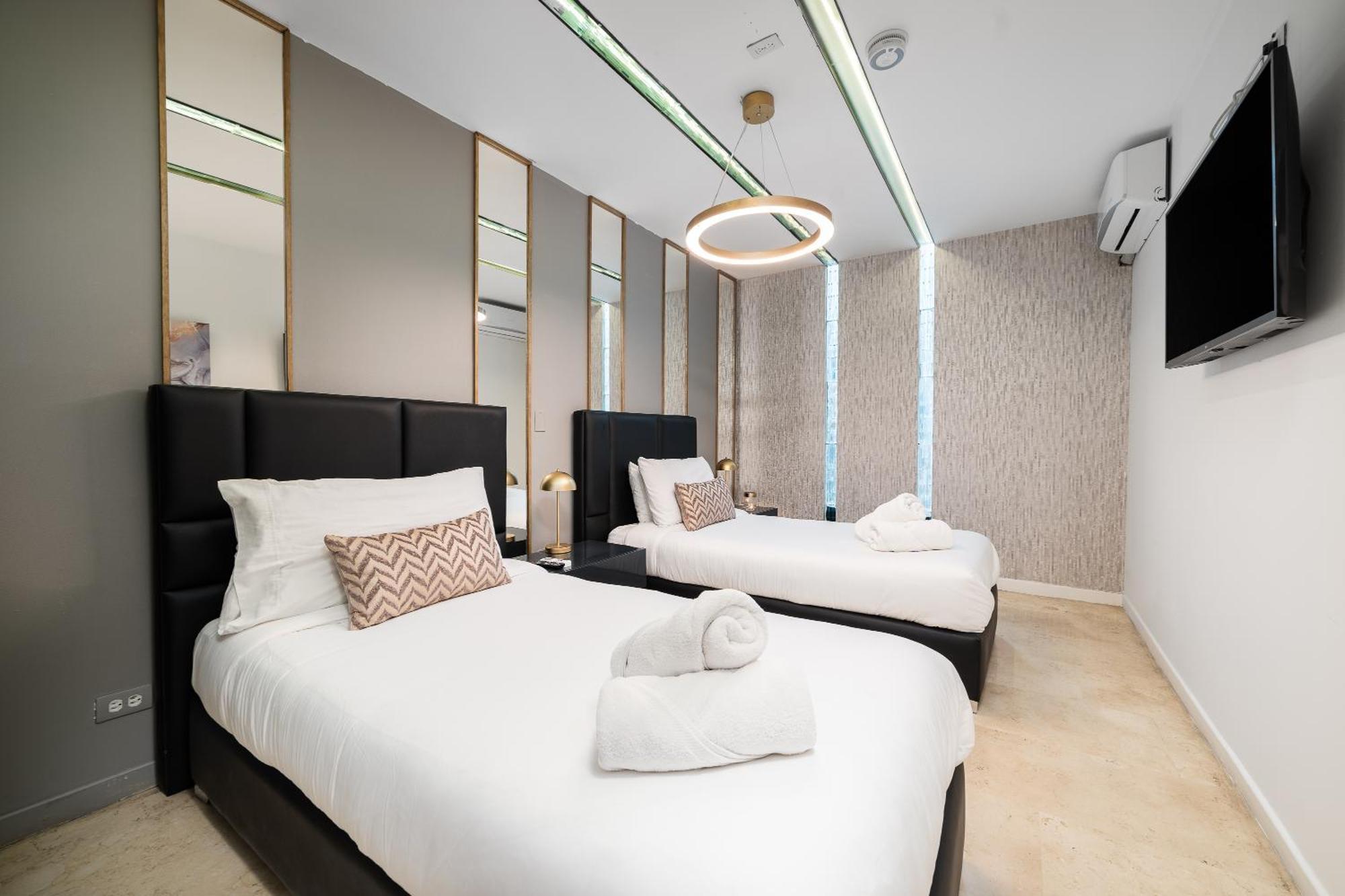 9bdr W Heated Pool & Jacuzzi In Provenza Villa Medellín