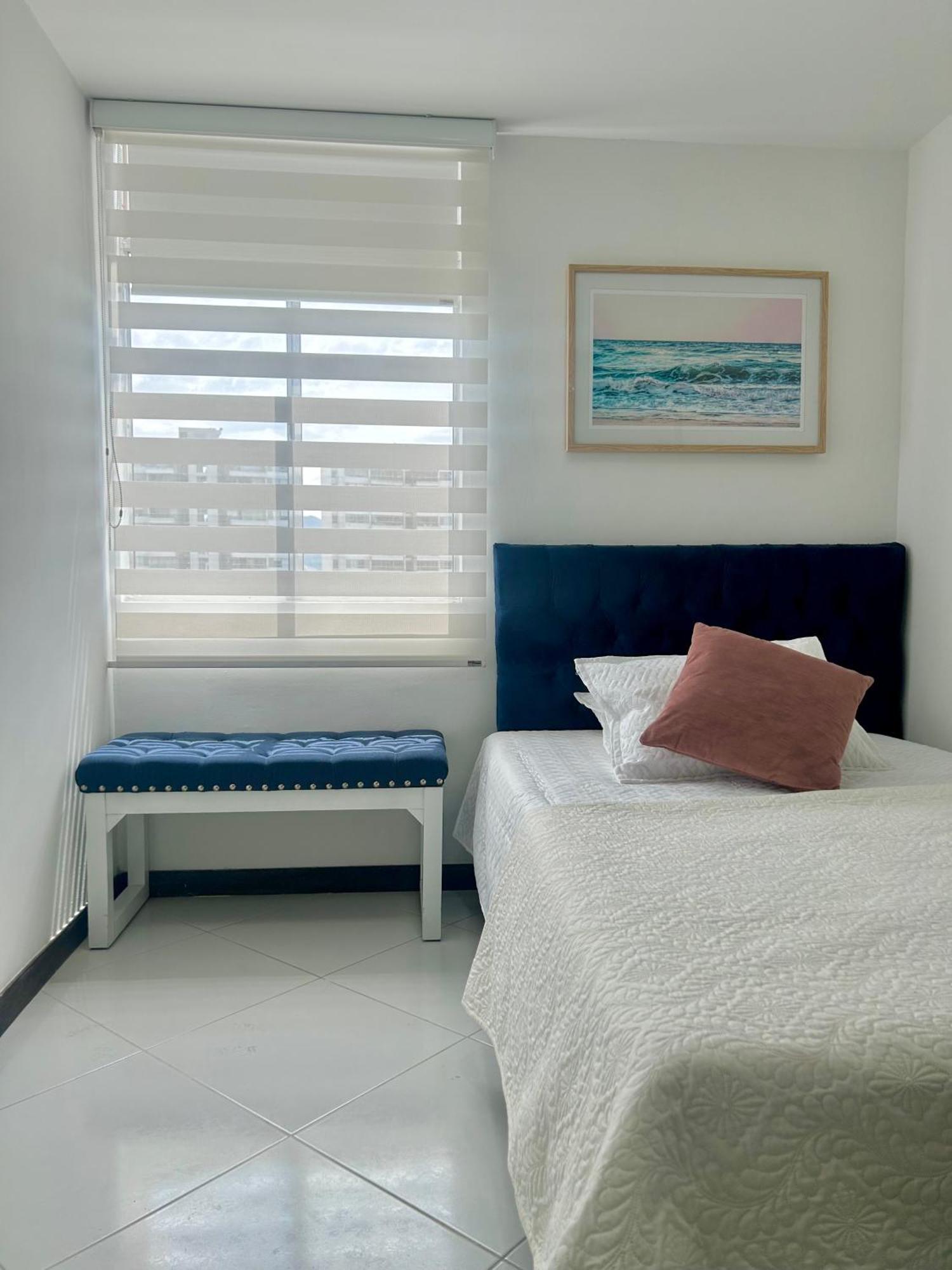 Apartamento Apto En Las Palmas, Cerca Al Aeropuerto Y Zona Rosa, 3br