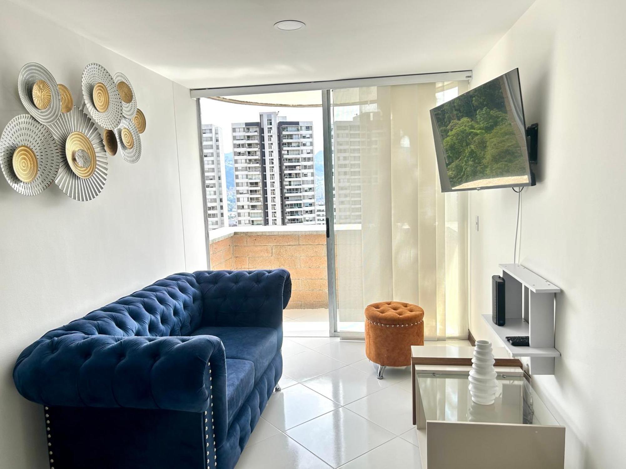 Apartamento Apto En Las Palmas, Cerca Al Aeropuerto Y Zona Rosa, 3br