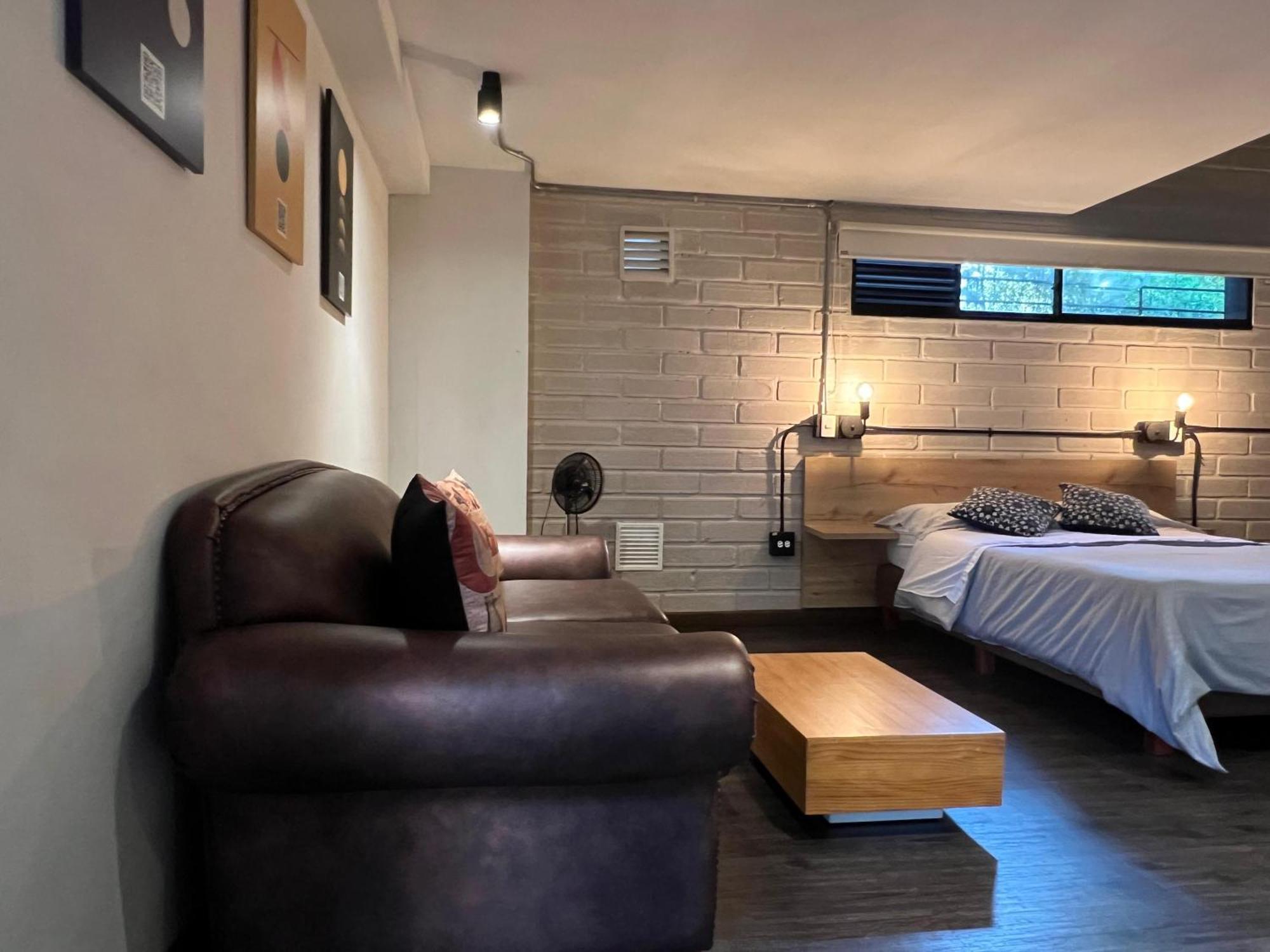 Apartamento Frn101 Cozy Loft Located In A Popular In Poblado Medellín