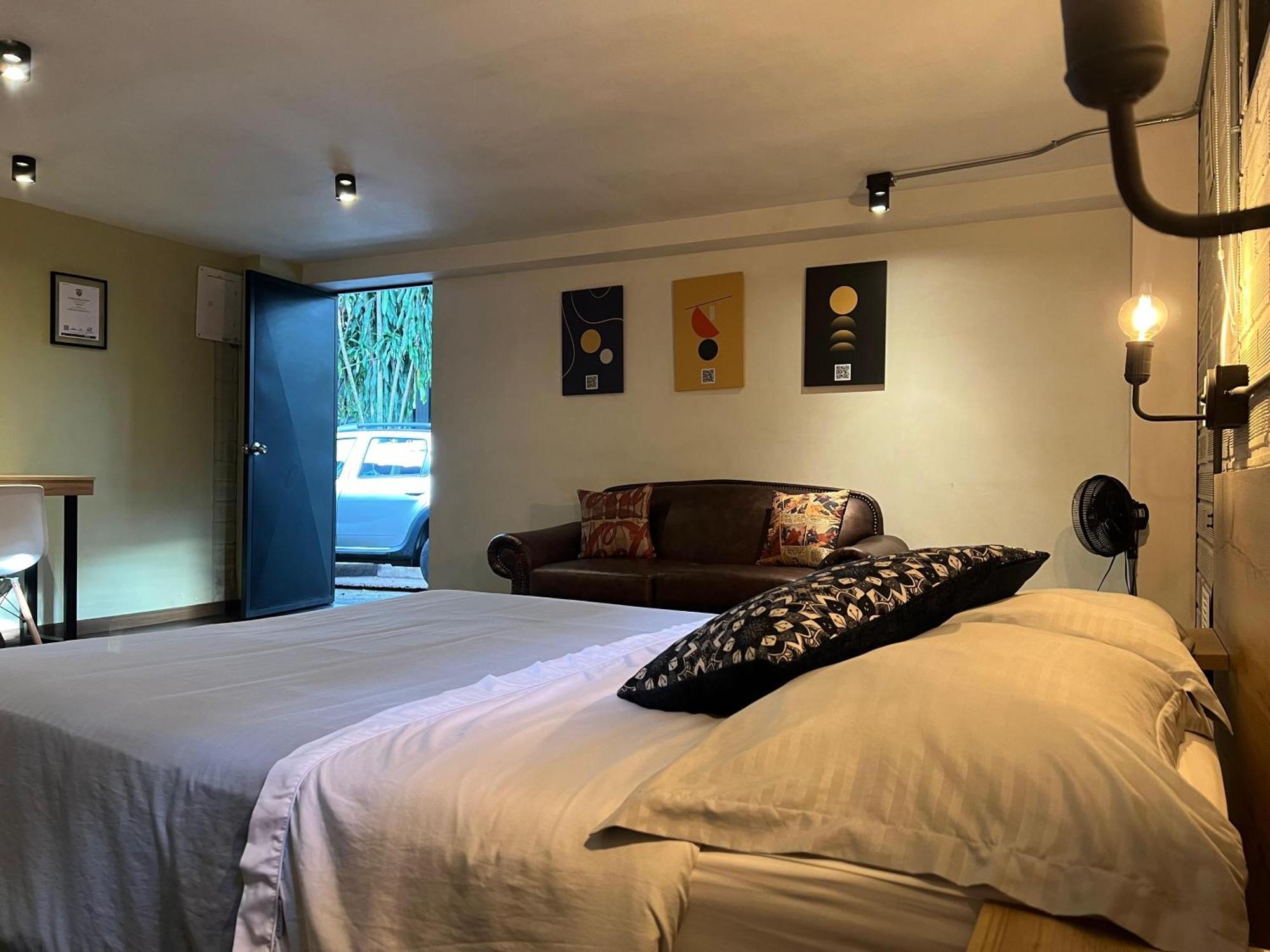Frn101 Cozy Loft Located In A Popular In Poblado Medellín