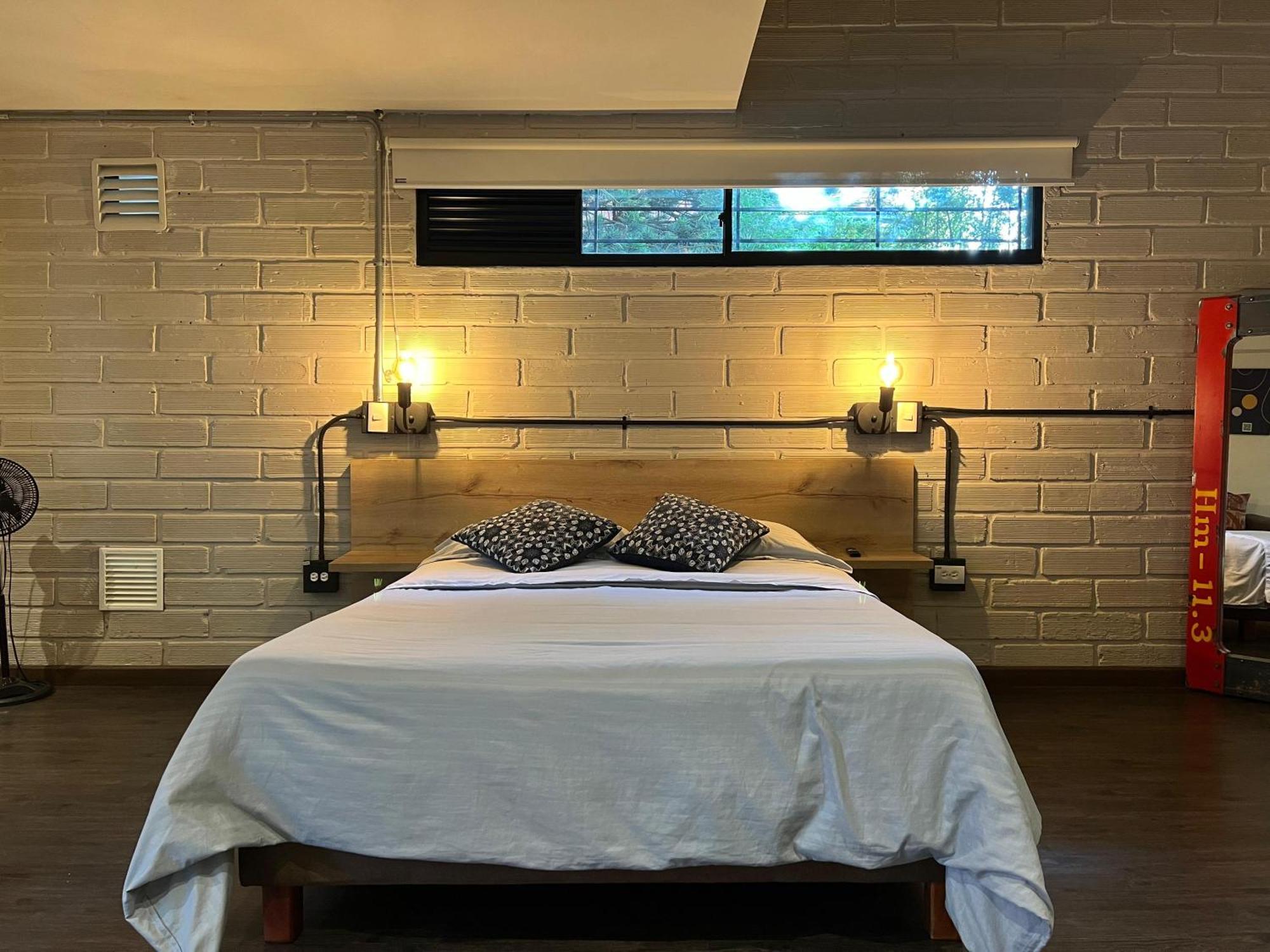 Frn101 Cozy Loft Located In A Popular In Poblado Apartamento