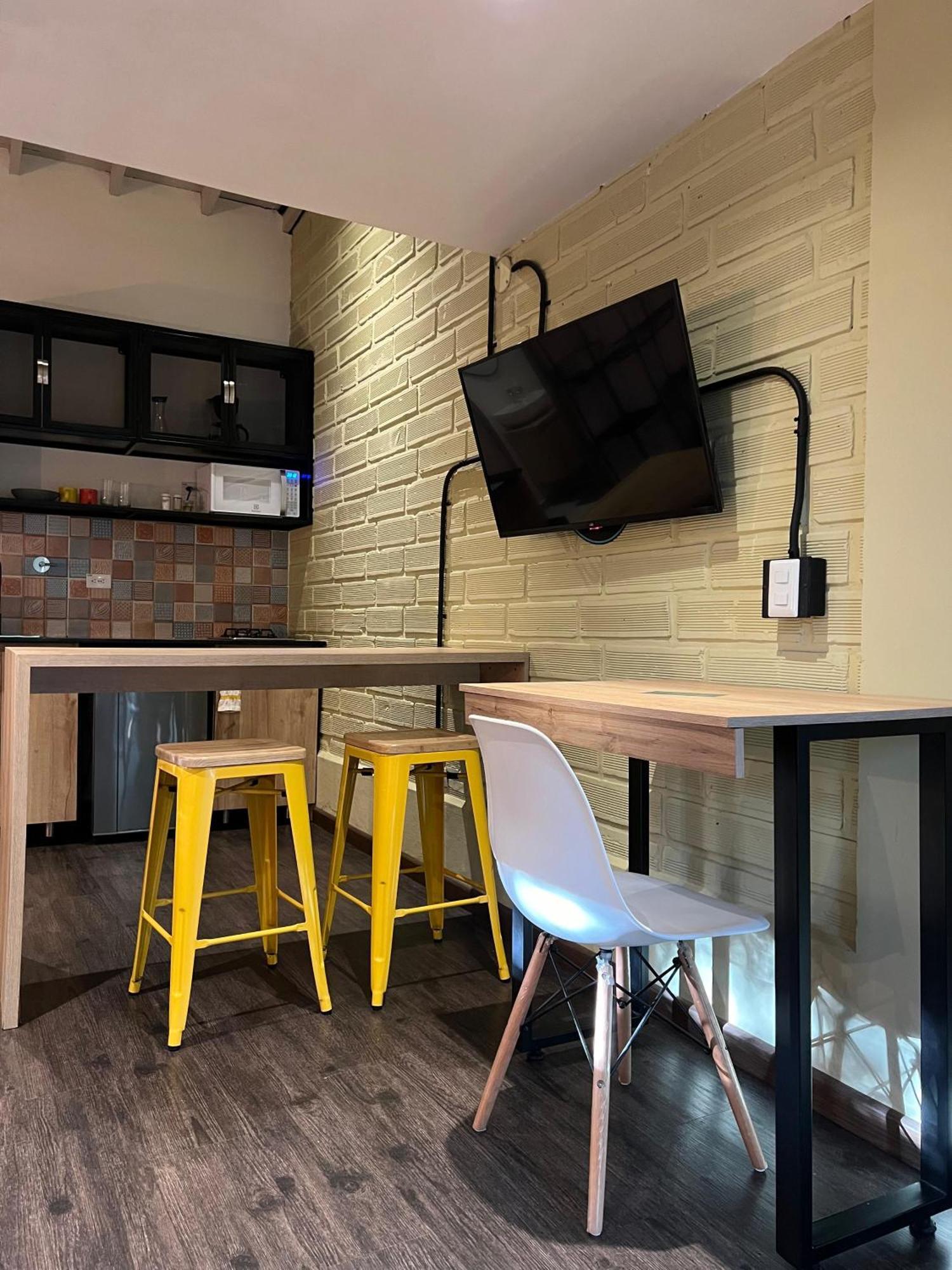 Frn101 Cozy Loft Located In A Popular In Poblado * Medellín