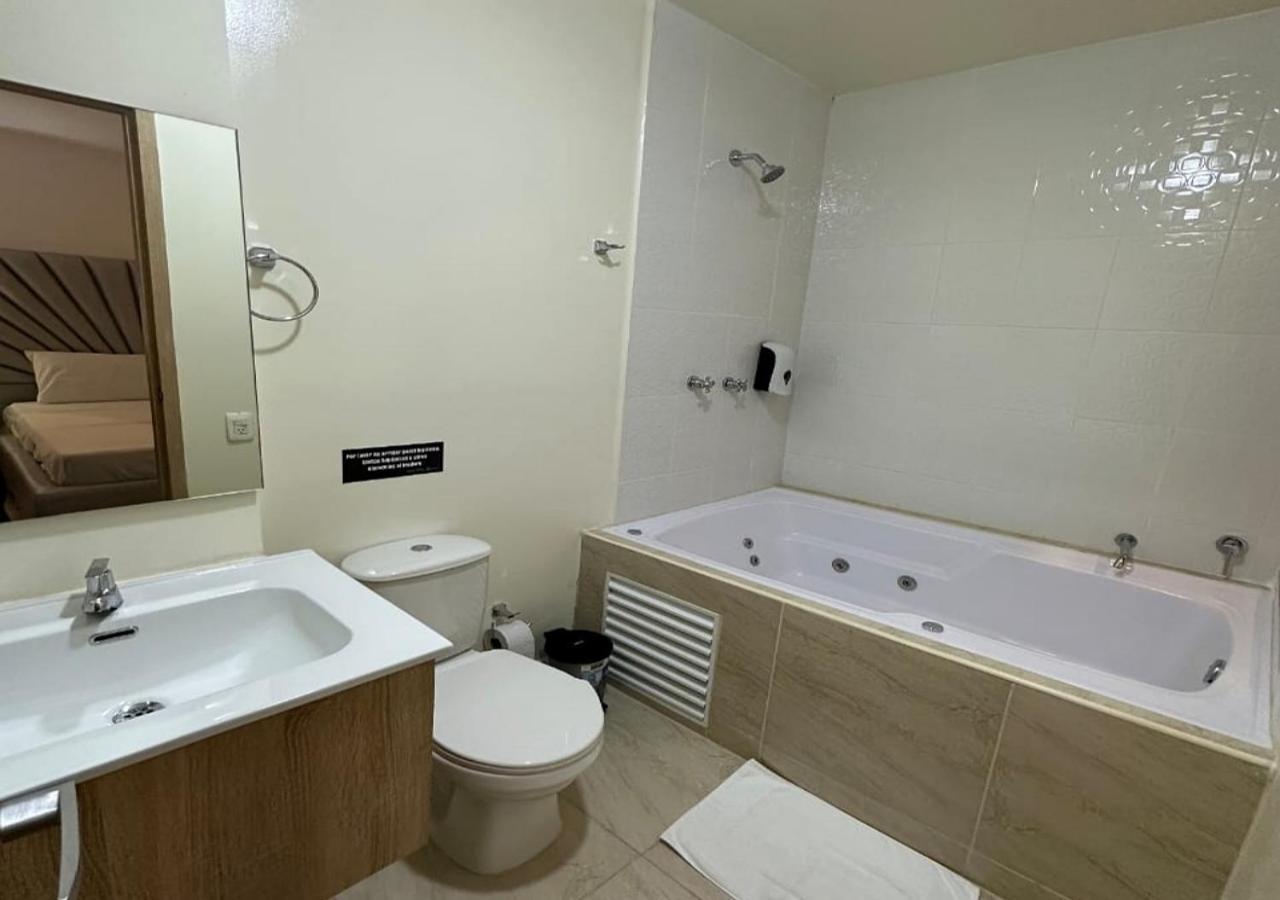 Hotel Opera, Centro Medellin, Entertainment,y Bar, Solo Adultos
