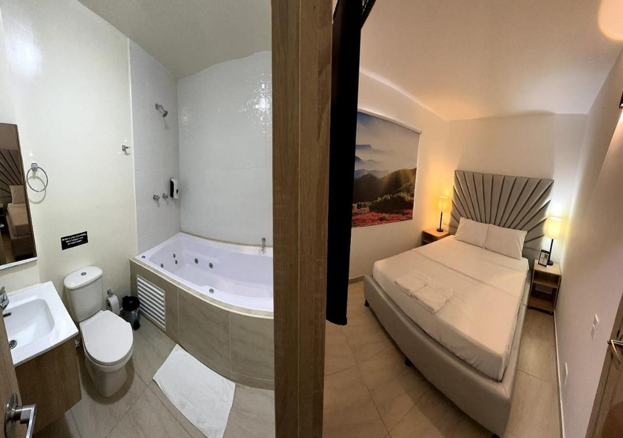 Hotel Opera, Centro Medellin, Entertainment,y Bar, Solo Adultos