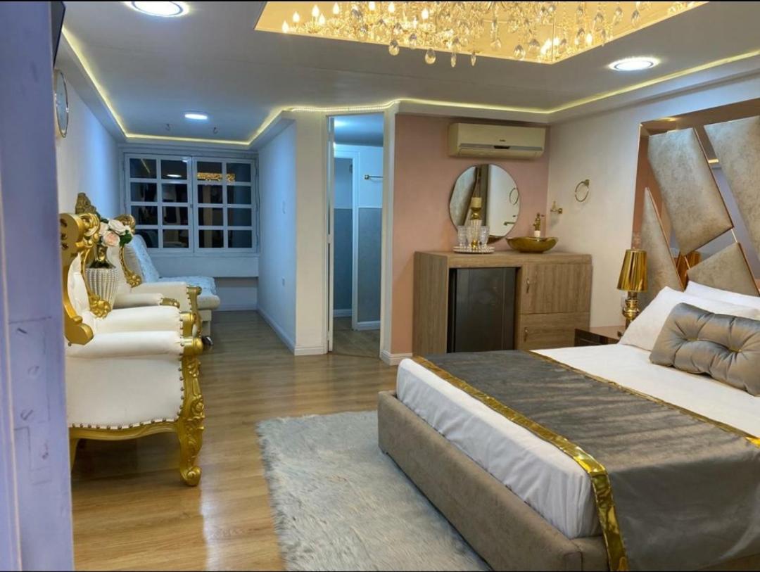 Nuevo Y Lujoso Por El Lleras Apartamento *