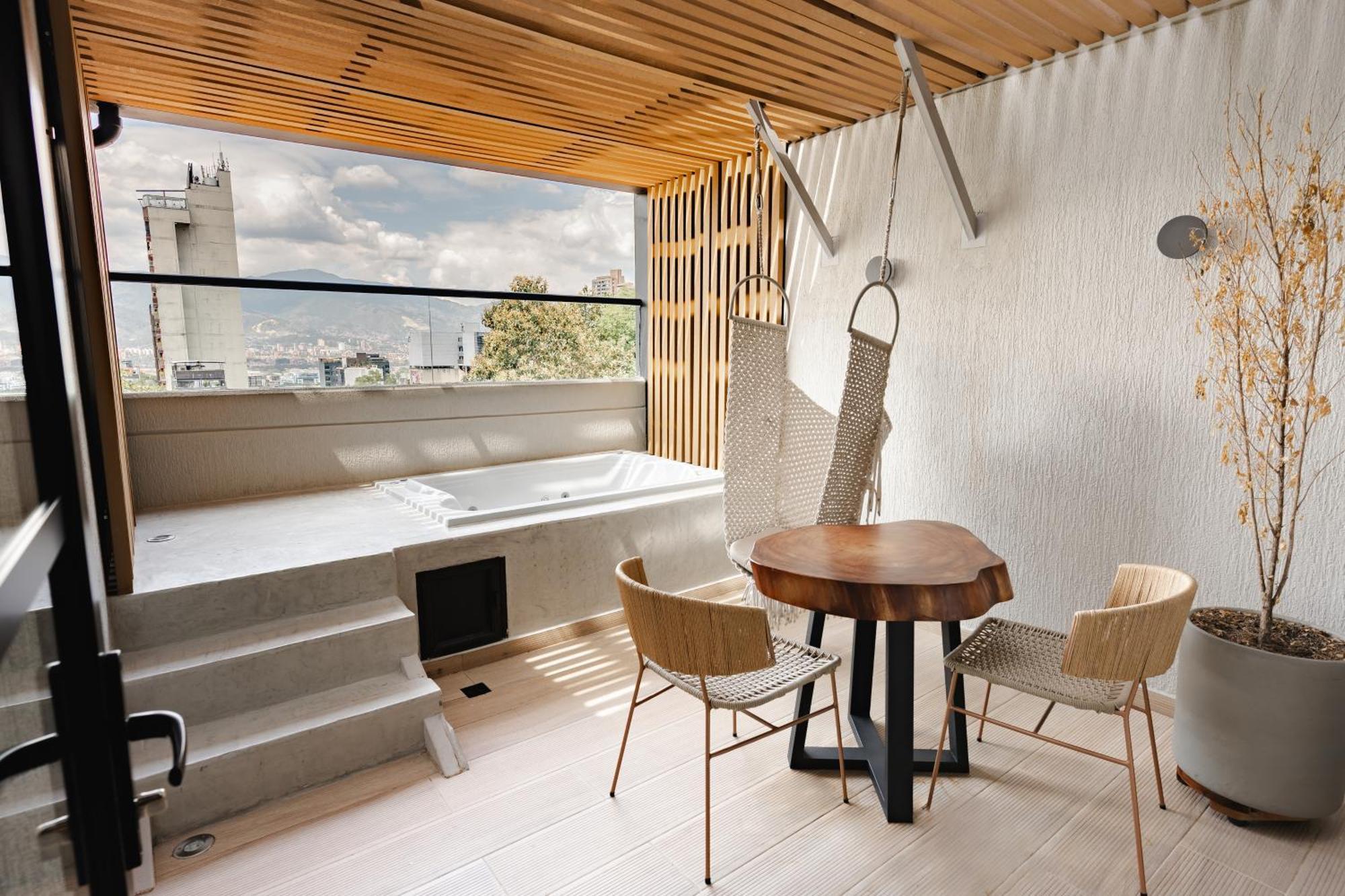 Nakua & Work Hotel 4*