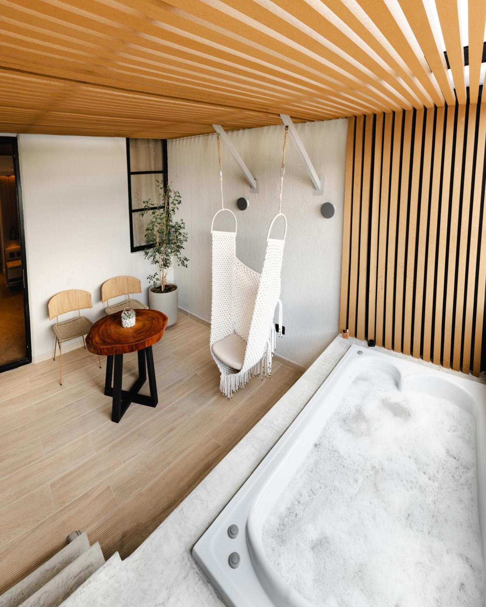 Nakua & Work Hotel