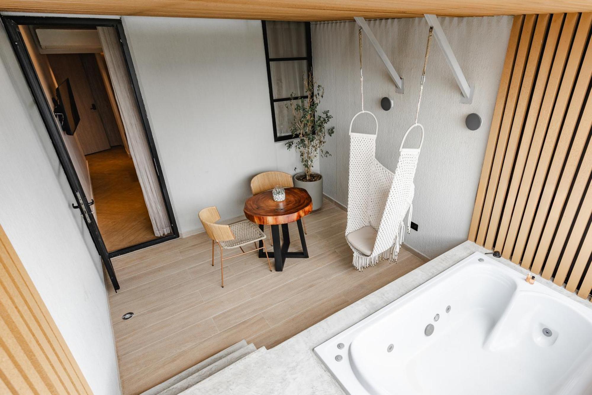 Nakua & Work Hotel 4*