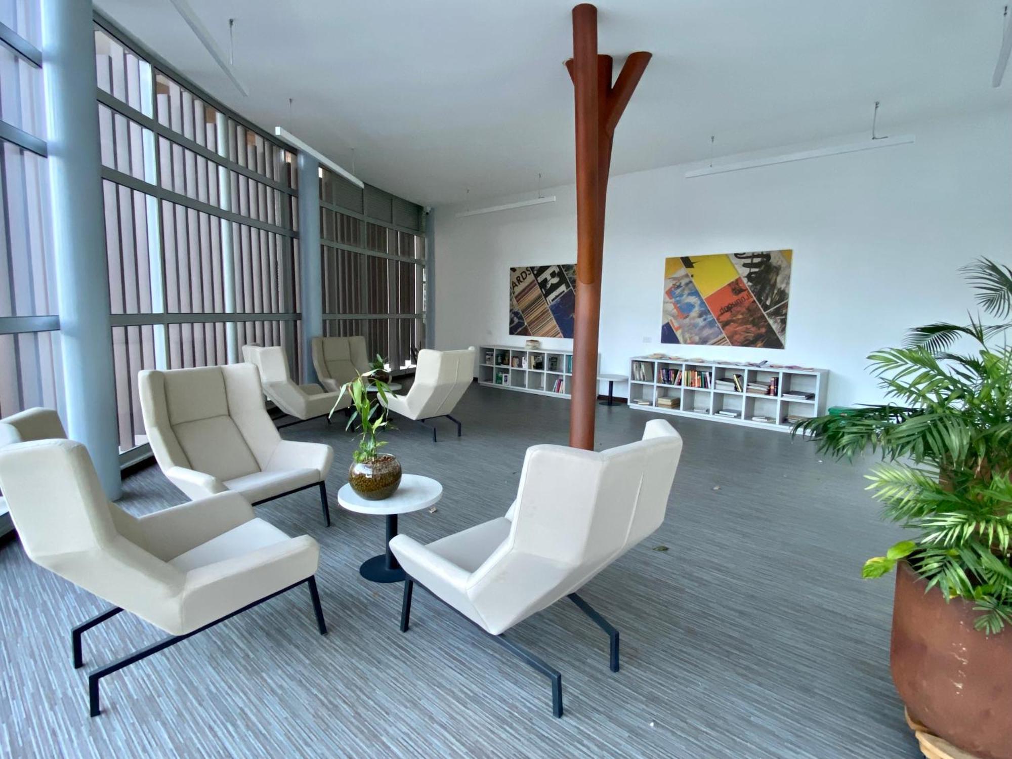 Comodo Y Completo Cerca A Provenza Apartamento