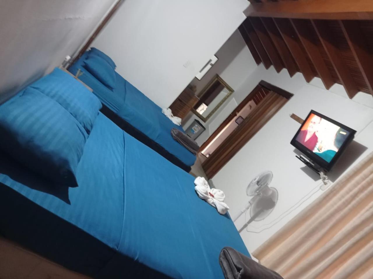Yellow House Hostel *