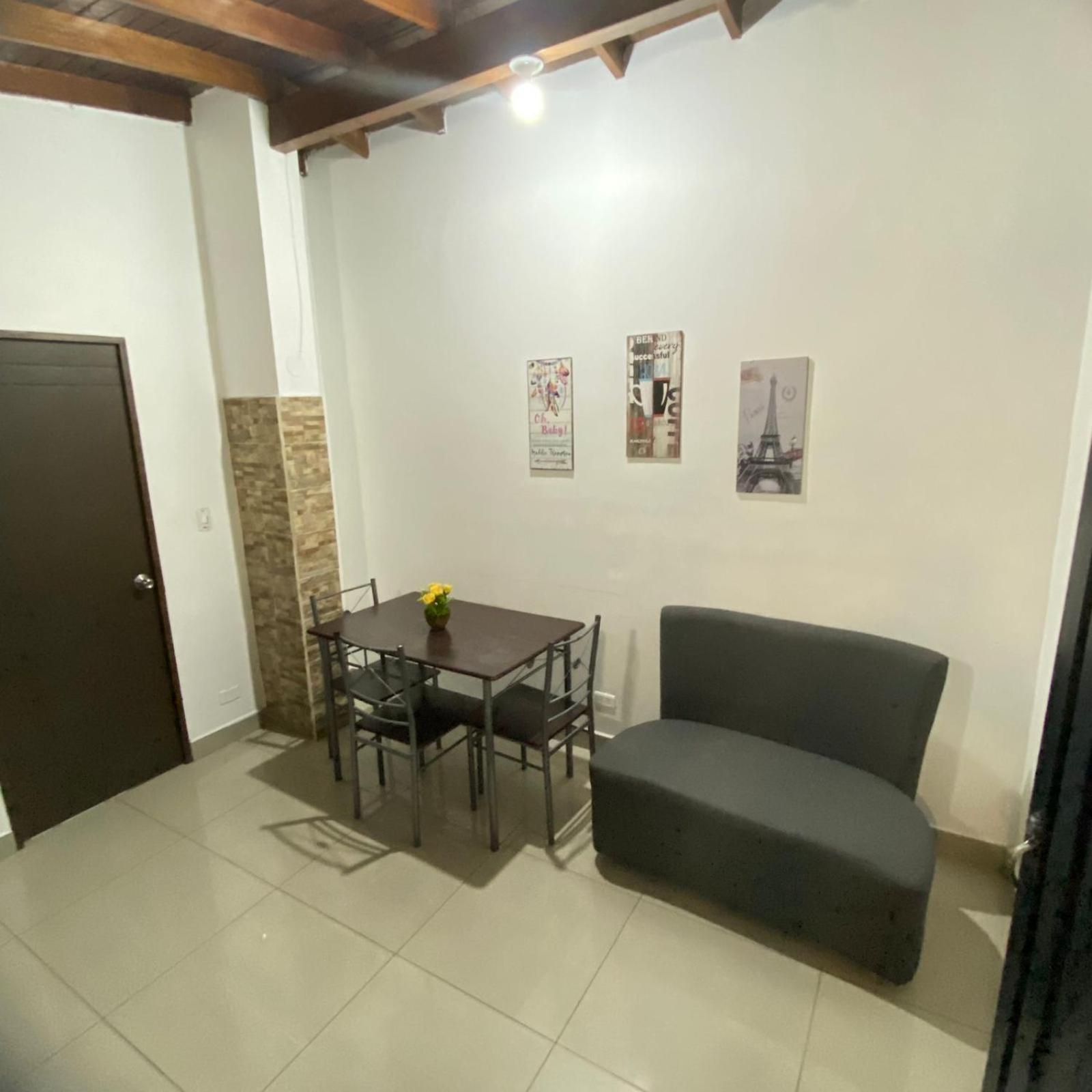 31 Con Balcon En Laureles Estadio Apartamento Medellín