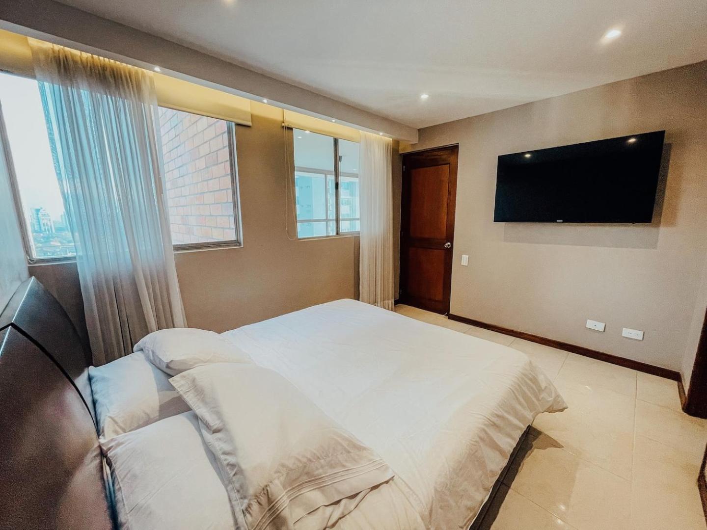 Stunning 19th Floor Duplex 2 Bedrooms 1911