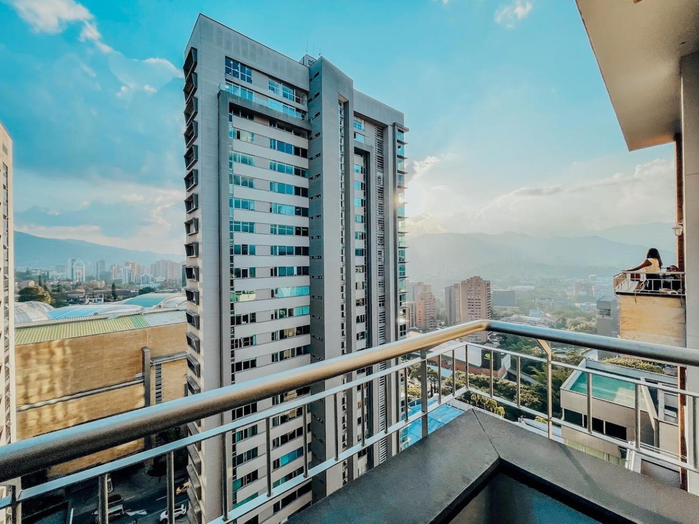 Stunning 19th Floor Duplex 2 Bedrooms 1911