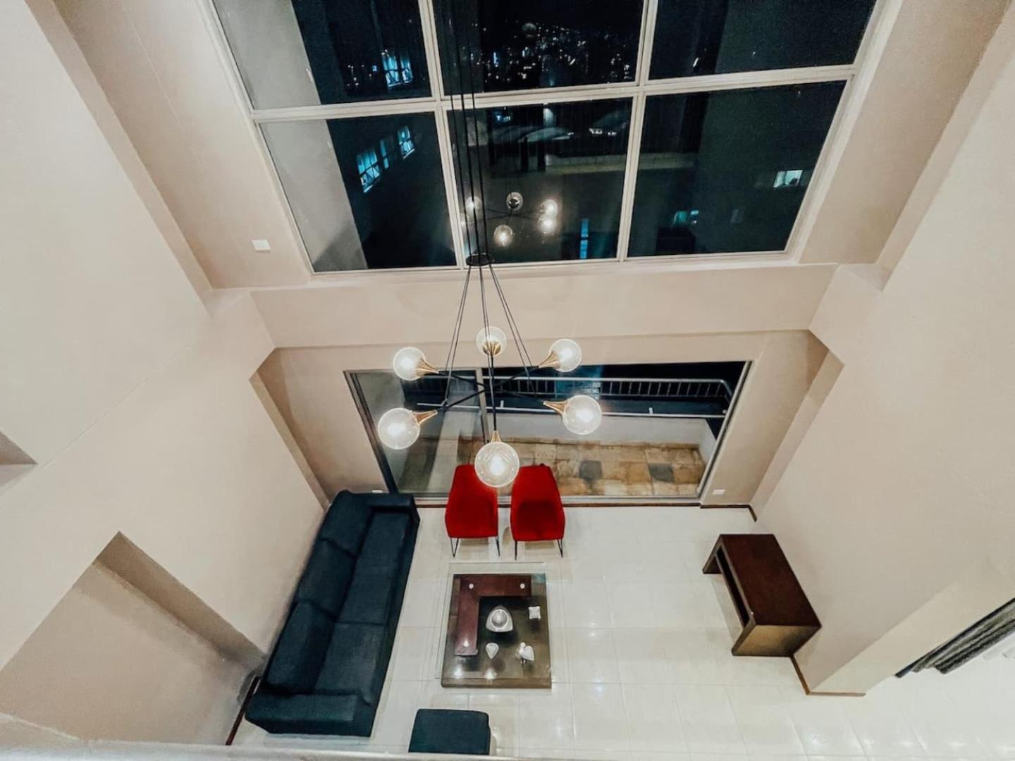 Stunning 19th Floor Duplex 2 Bedrooms 1911 *
