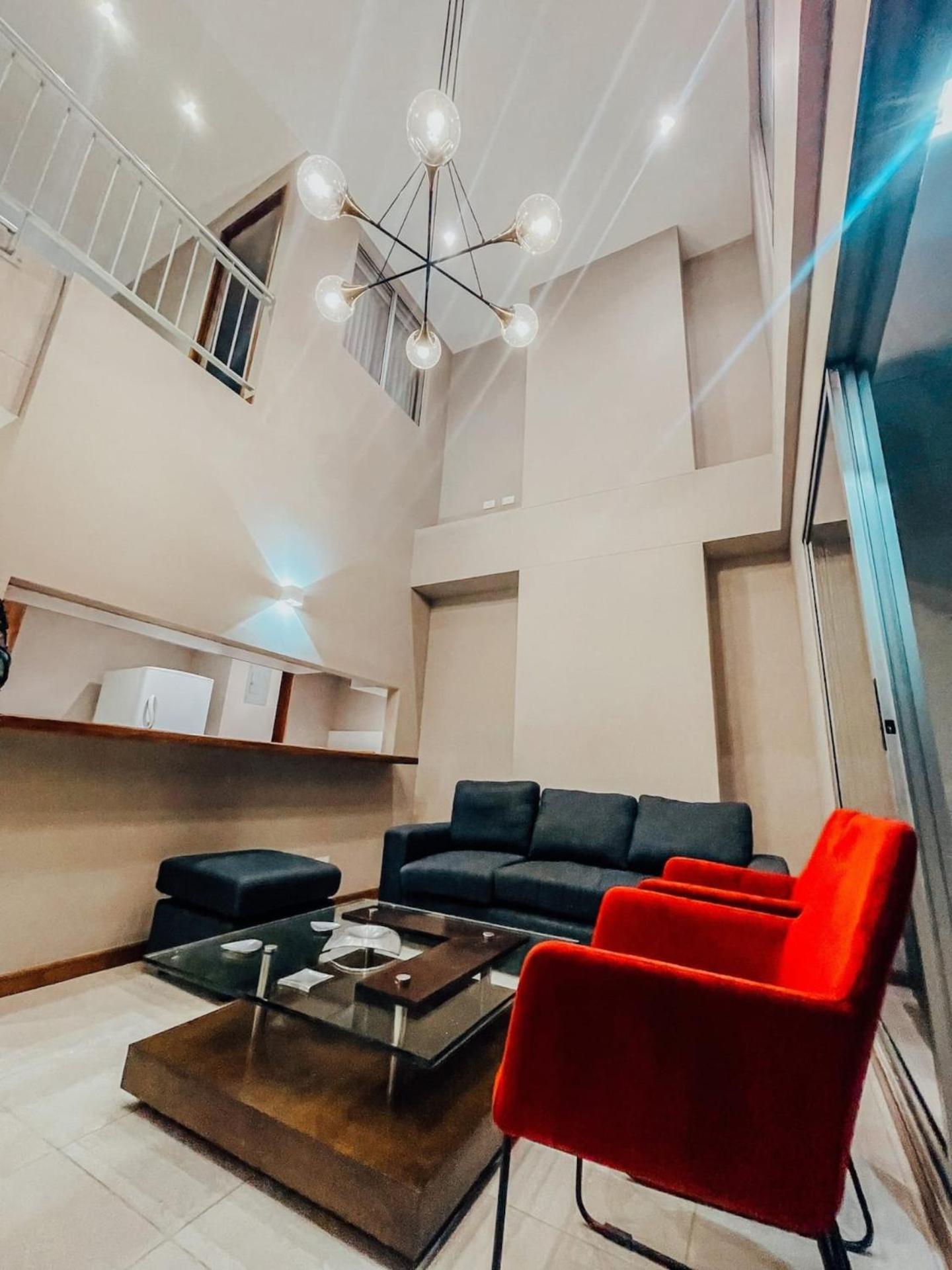 Stunning 19th Floor Duplex 2 Bedrooms 1911 *