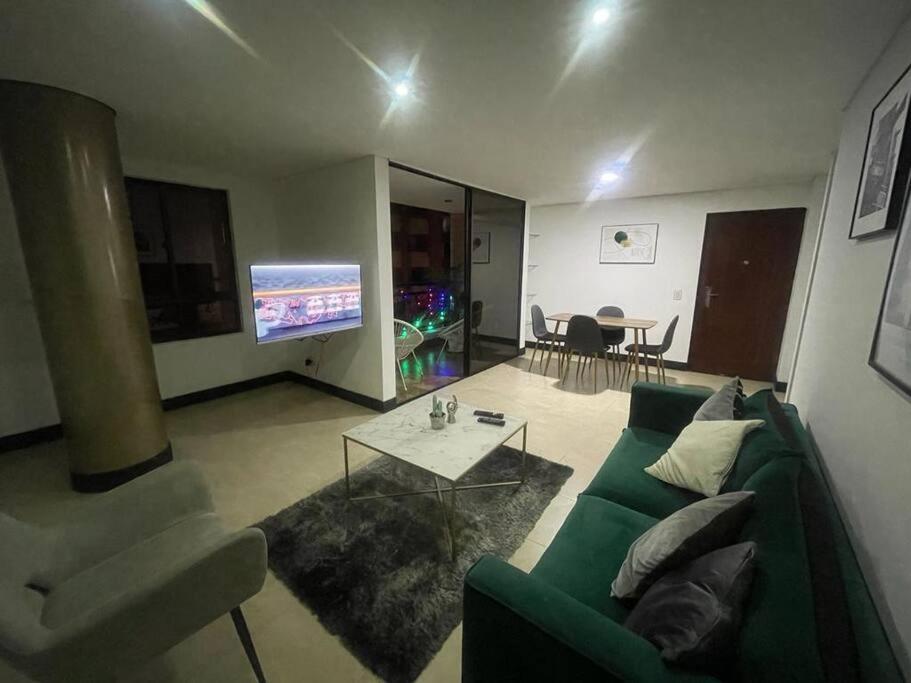 Nice Apt 2 Bedroom 2 Bath In Laureles Second Park Apartamento