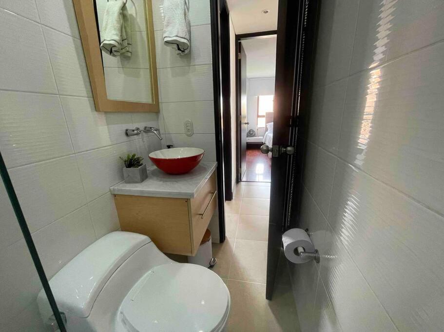 Nice Apt 2 Bedroom 2 Bath In Laureles Second Park * Medellín