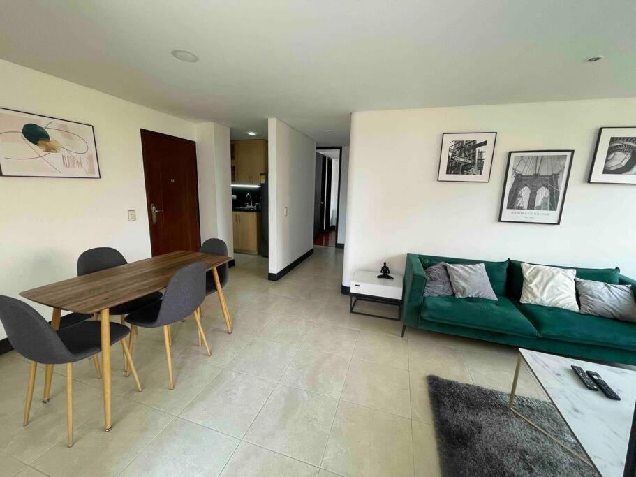 Nice Apt 2 Bedroom 2 Bath In Laureles Second Park Apartamento Medellín