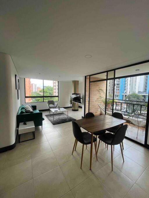 Nice Apt 2 Bedroom 2 Bath In Laureles Second Park * Medellín