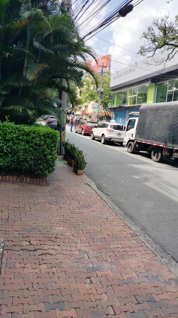 Excelente En Parque El Poblado * Medellín