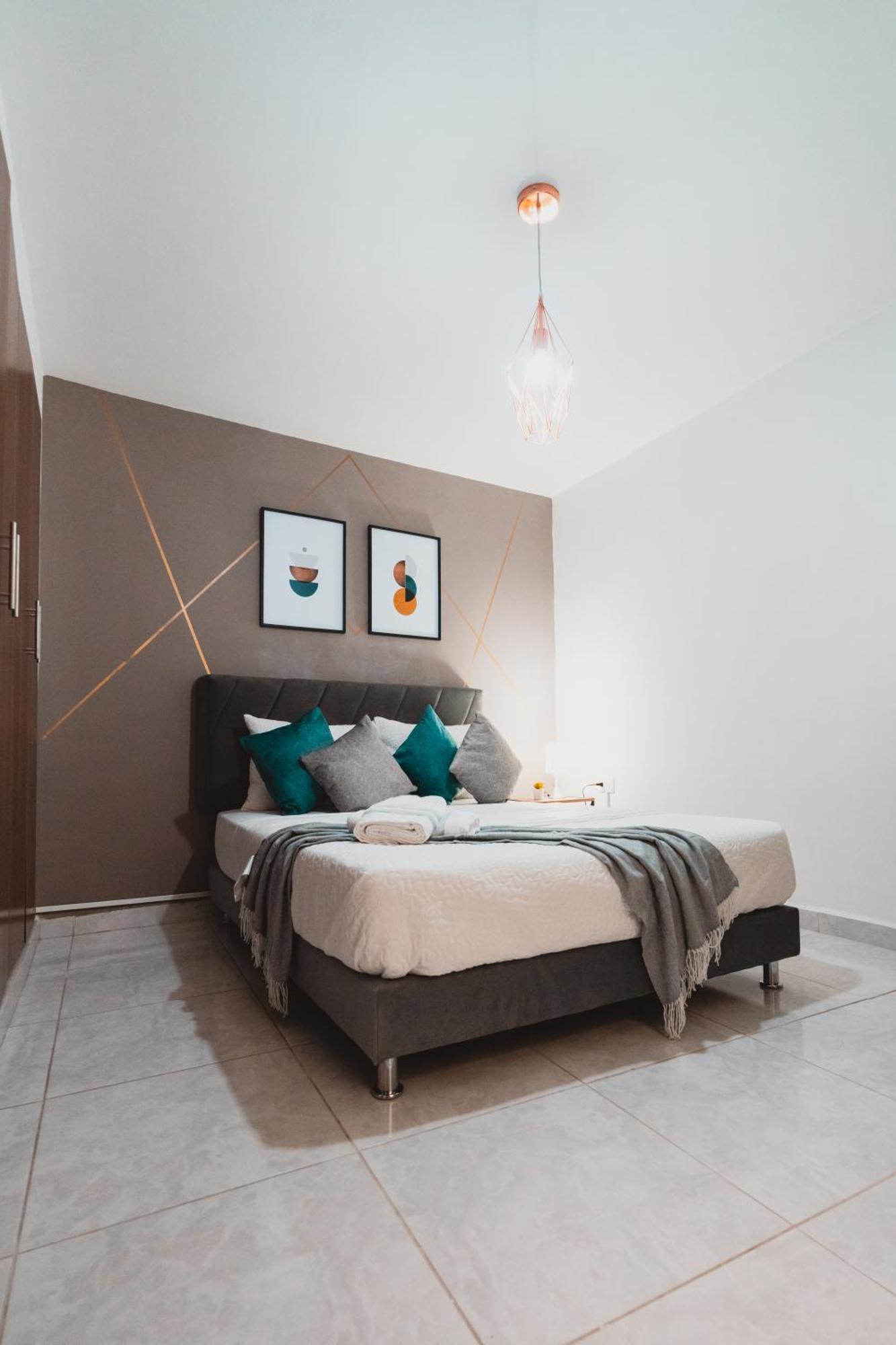 Ac - House Laureles - Self Cheking