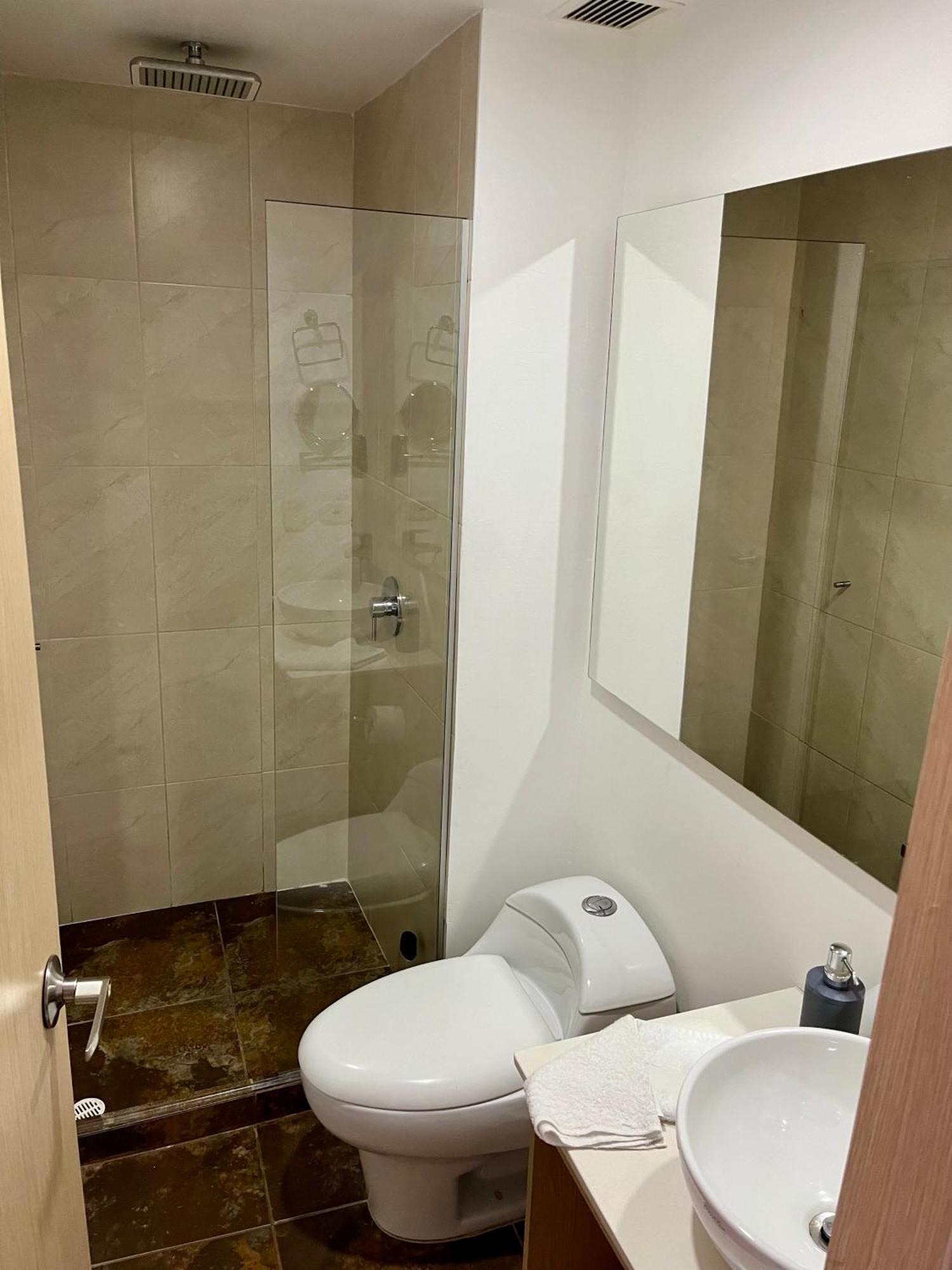 Apartamento San Peter Aparta En La 70 Laureles *