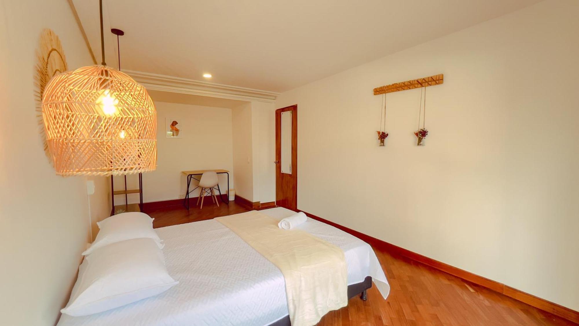 Apartamento Elegante Bano Compartido En Poblado-b11 *