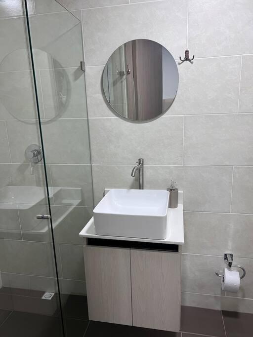 Espacioso Con Piscina En Laureles 201