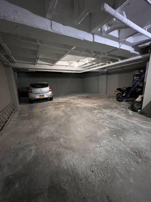 Apartamento Espacioso Con Piscina En Laureles 201