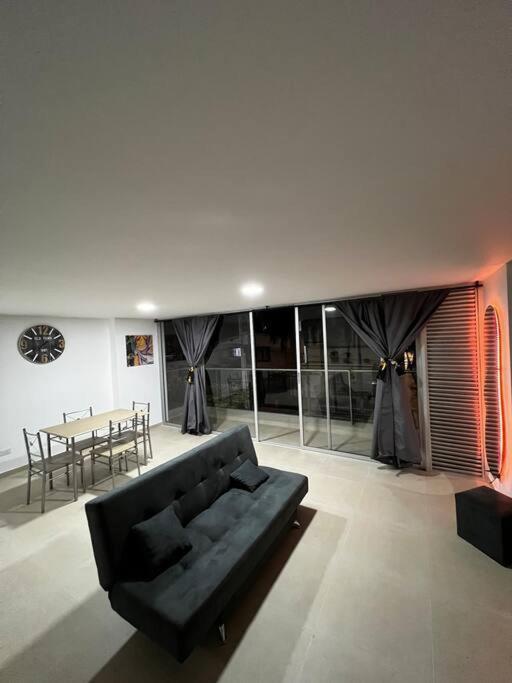 Espacioso Con Piscina En Laureles 201 Apartamento