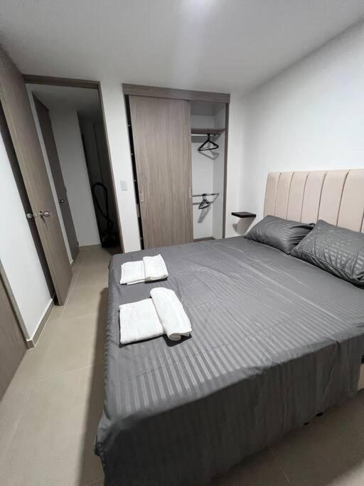 Mirador Del Laureles, Ac, Piscina, Parqueadero 701 Medellin