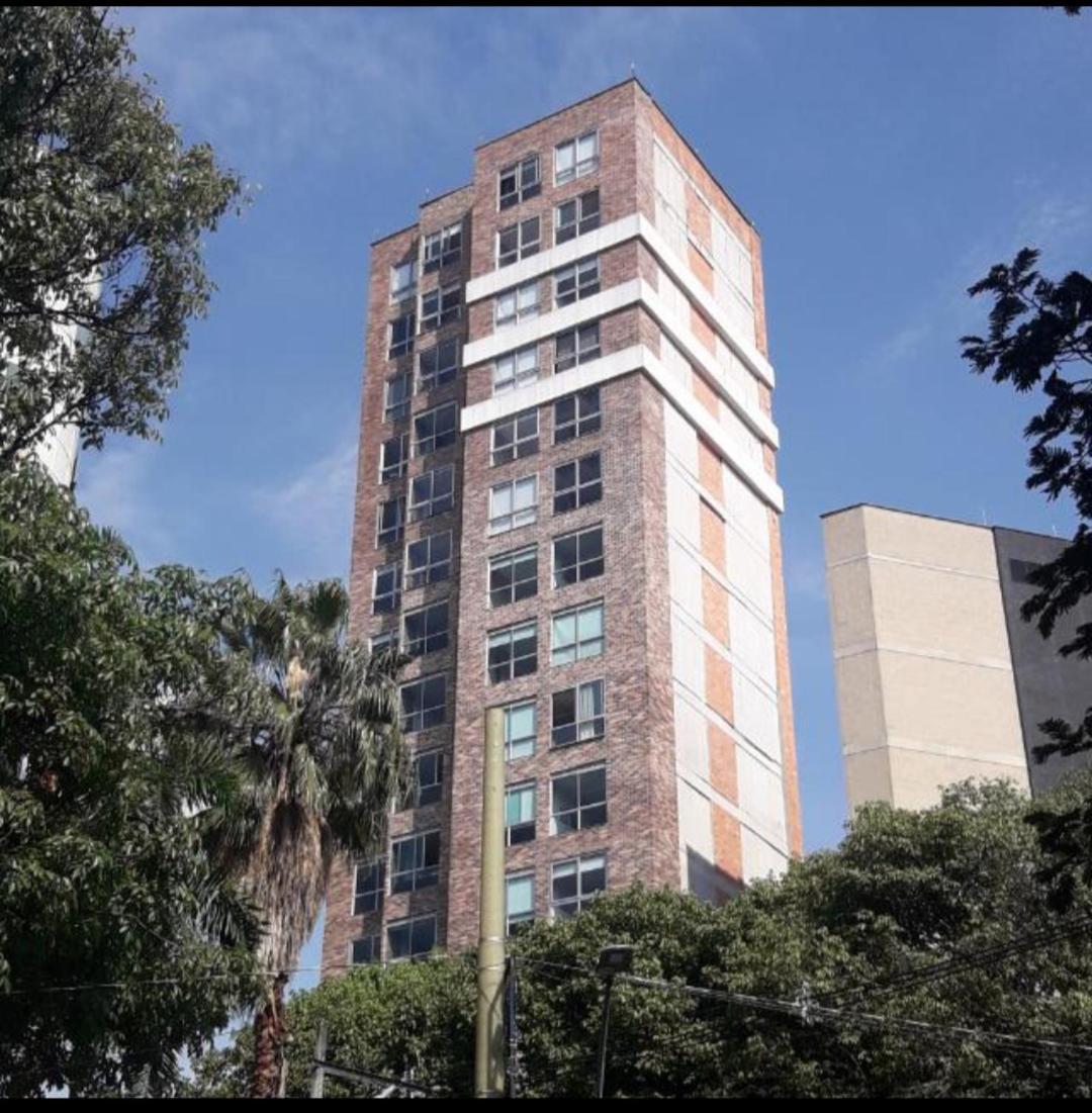 San Peter Aparta En La 70 Laureles *