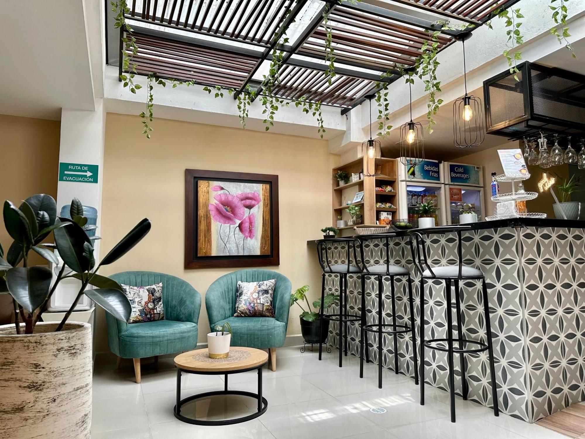 Hotel Laureles Lgh 3*