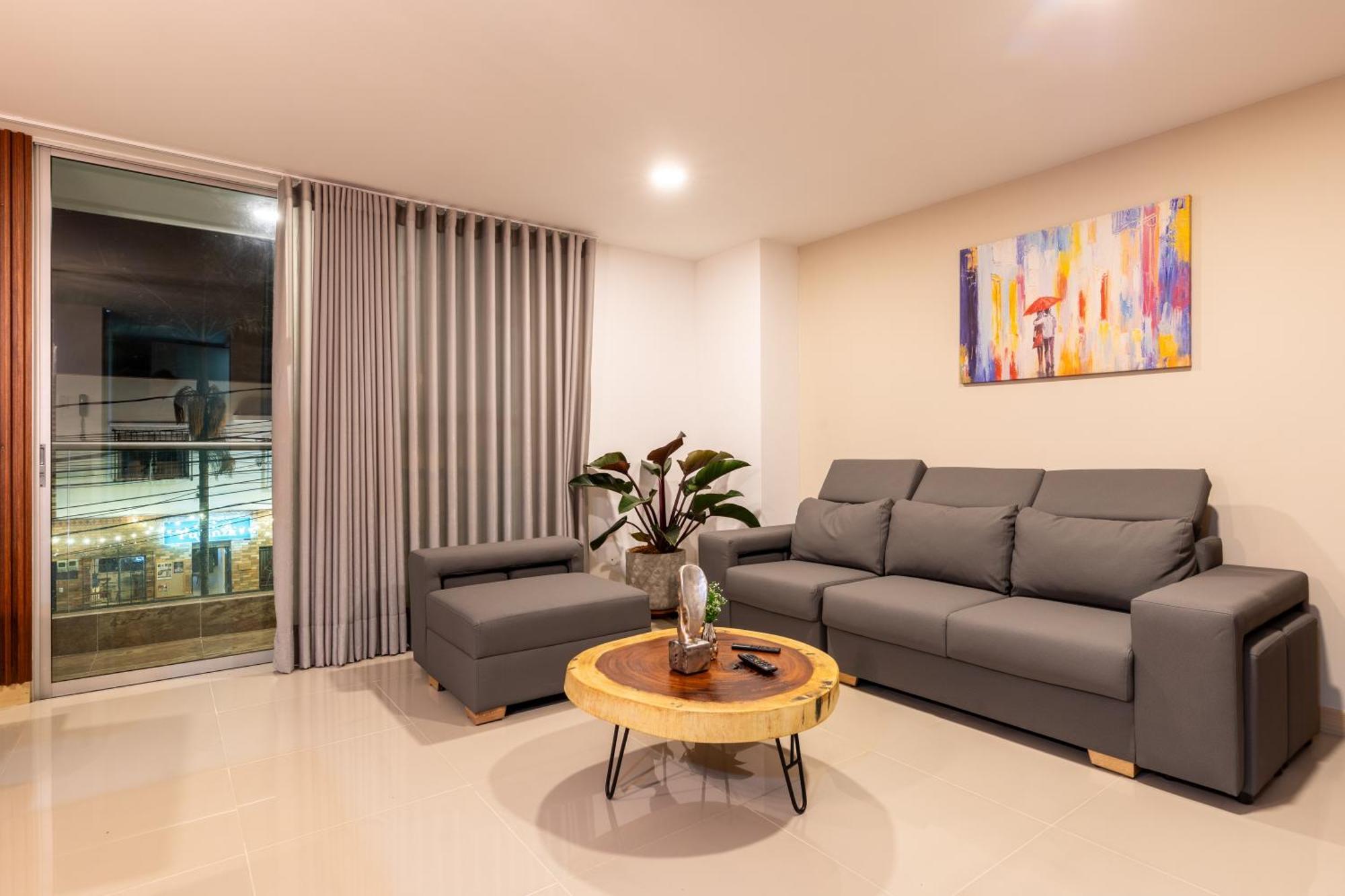 Laura Exclusivos Con Ascensor Privado En Laureles