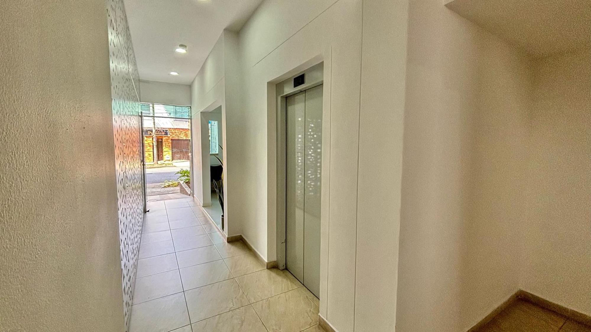 Laura Exclusivos Con Ascensor Privado En Laureles * Medellín