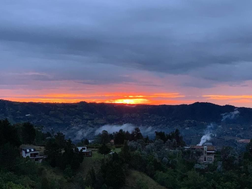 El Cielo En La Vereda Barroblanco De Santa Elena Сasa de vacaciones Medellín