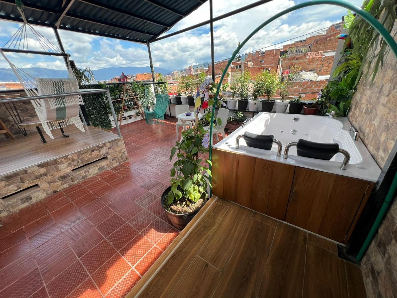 Hermoso Pent-house Con Jacuzzi Y Amplia Terraza Apartamento *