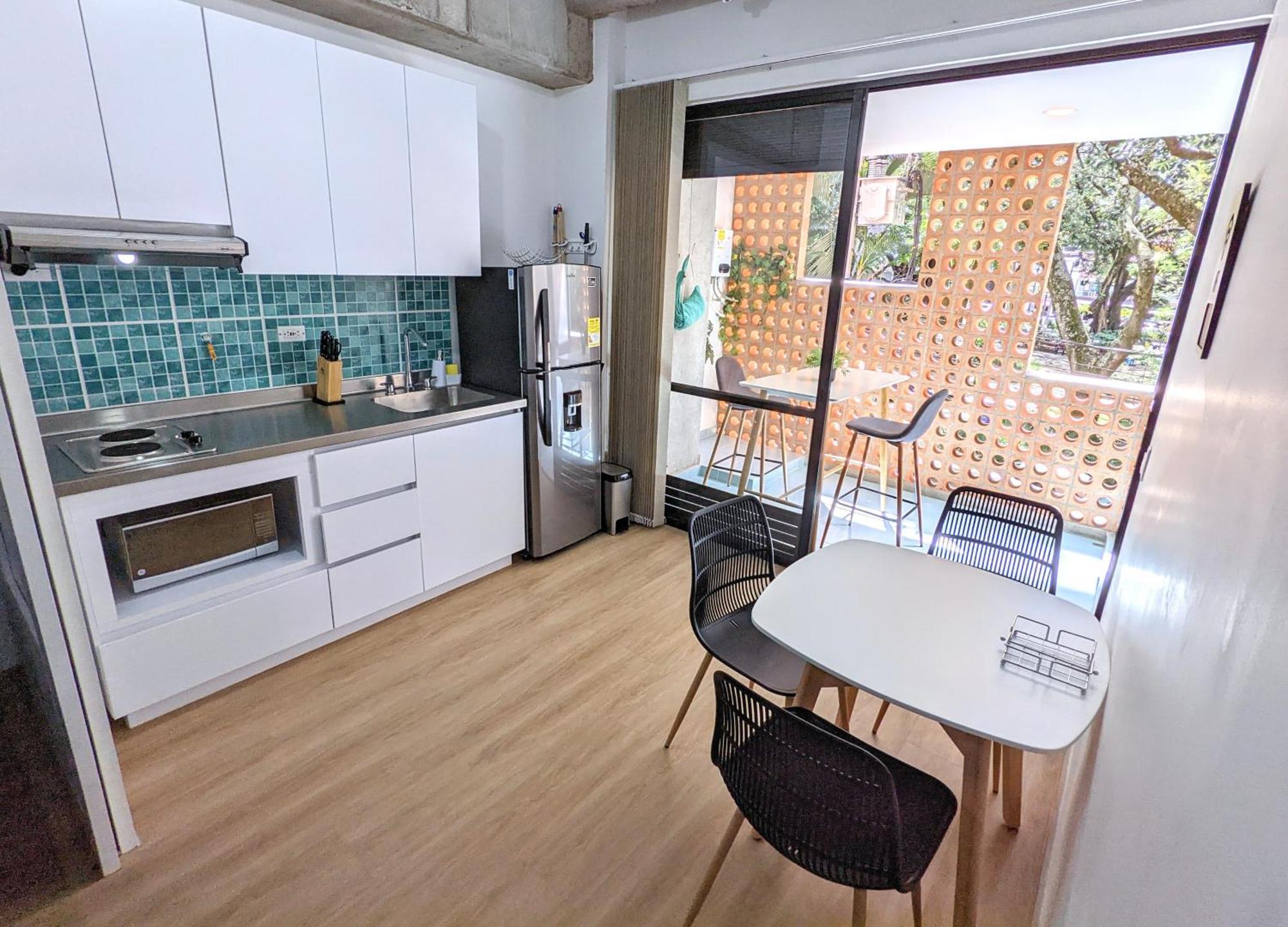 Modern Loft Private Patio *