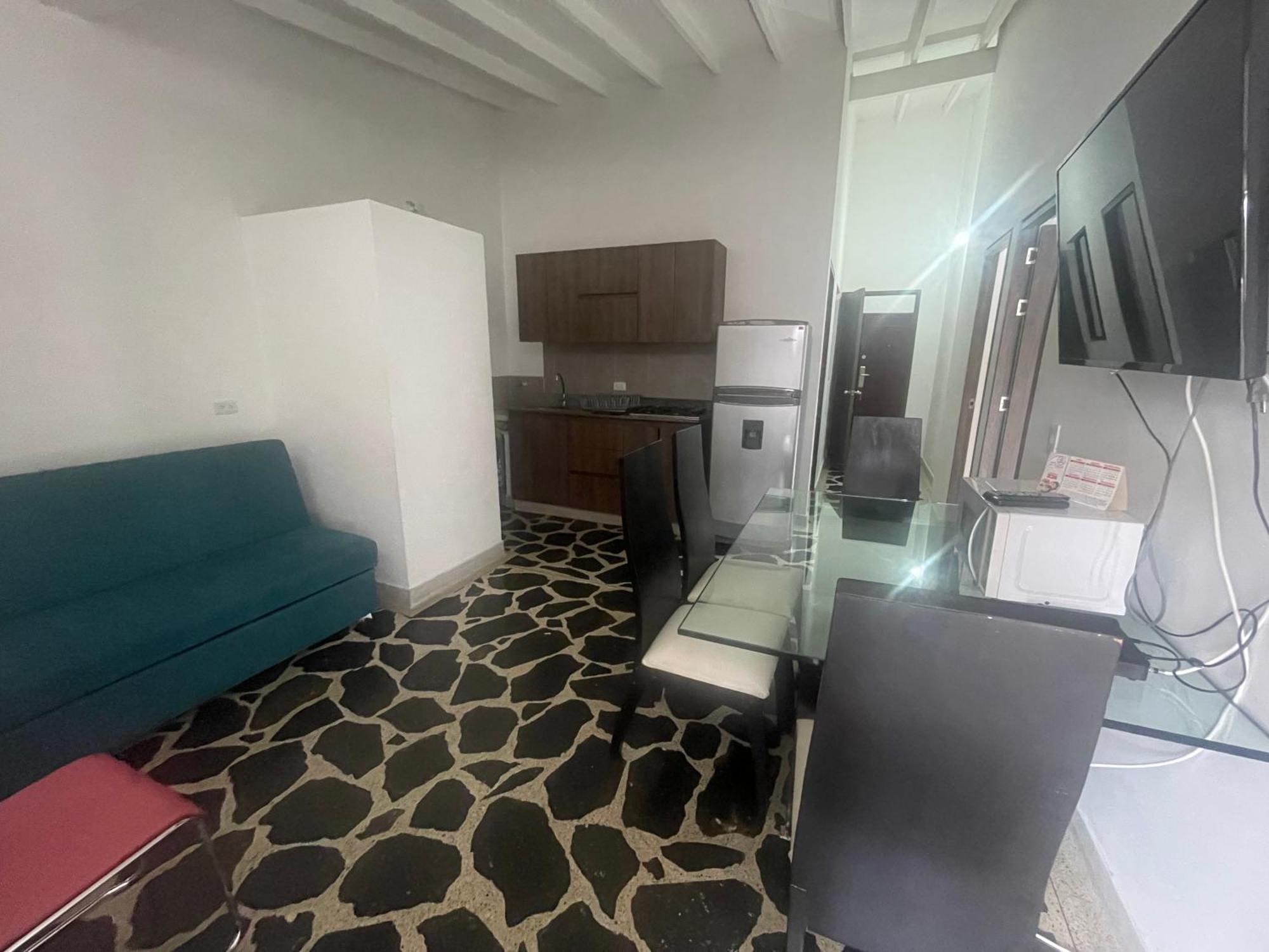 Apartamento Apartamento Amplio En Laureles, Excelente Ubicacion, 3 Alcobas 403 *