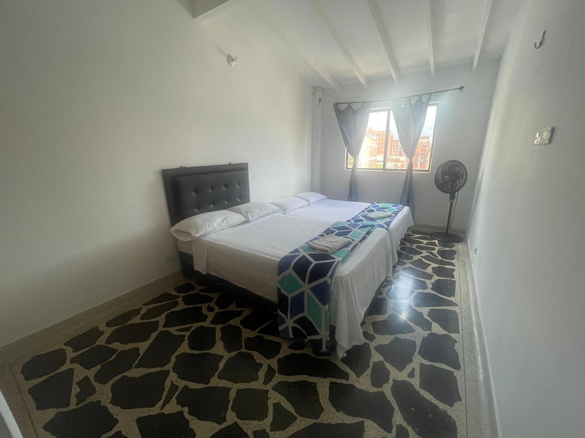 Apartamento Apartamento Amplio En Laureles, Excelente Ubicacion, 3 Alcobas 403 Medellín