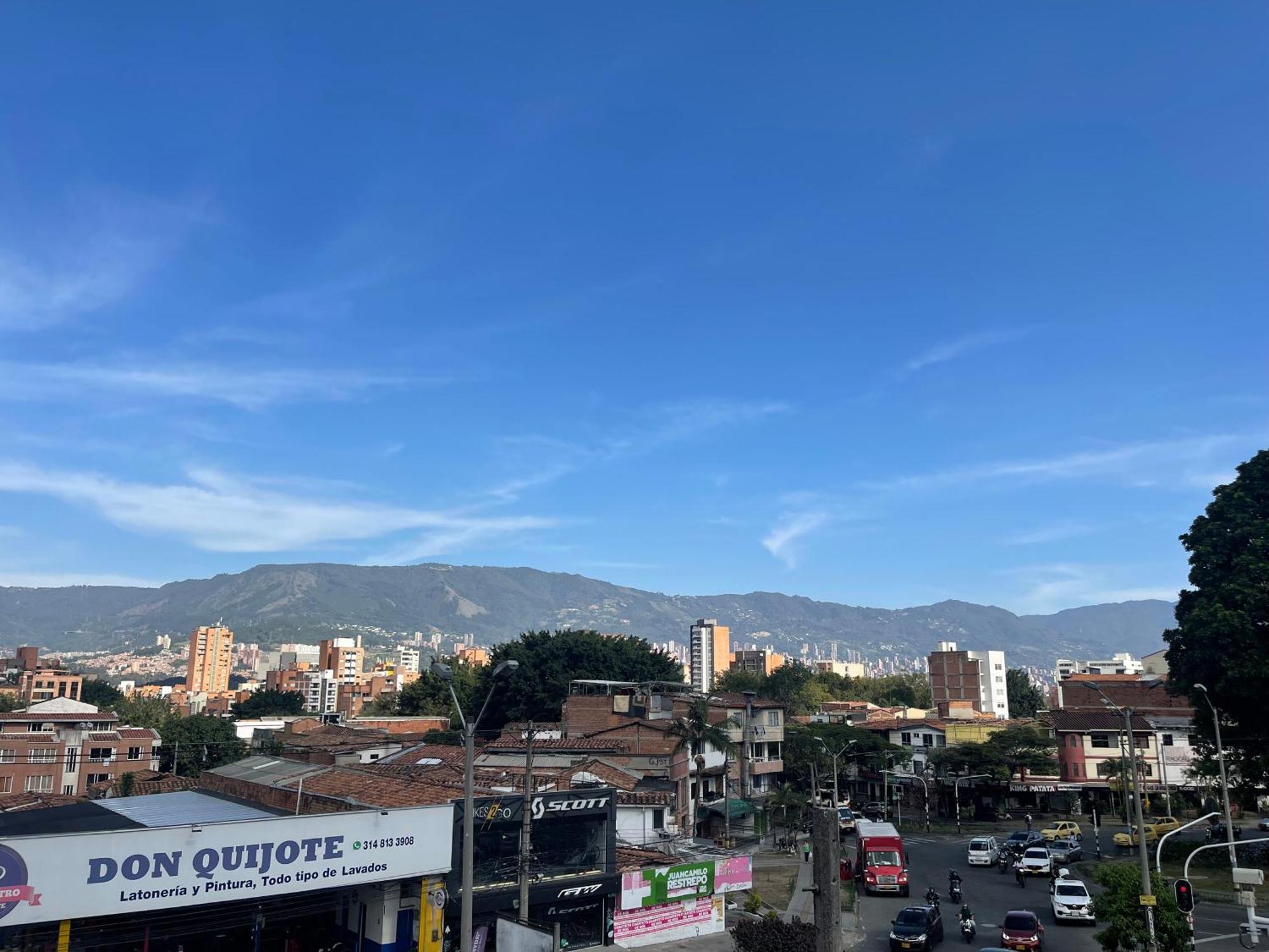 Apartamento Amplio En Laureles, Excelente Ubicacion, 3 Alcobas 403 Apartamento Medellín